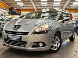 Grau Gebraucht 2012 Peugeot 5008 Family Van / Kleinbus | 6.995 € (Fairer Preis)