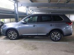 Grau Gebraucht 2018 Mitsubishi Outlander Diamant Edition SUV | 17.500 € (Fairer Preis)