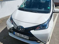 Weiß Gebraucht 2018 Toyota Aygo Kleinwagen | 9.300 € (Guter Preis)