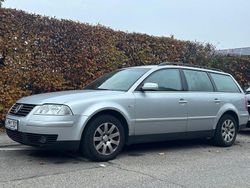 Silber Gebraucht 2002 VW Passat Highline Kombi | 950 € (Superpreis)