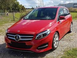 Rot Gebraucht 2018 Mercedes B200 Van / Kleinbus | 17.900 € (Fairer Preis)
