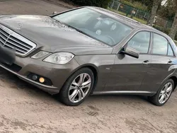 Andere außenfarben Gebraucht 2011 Mercedes E220 Limousine | 6.600 € (Teuer)