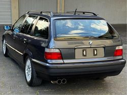 Grau Gebraucht 1998 BMW 320 Kombi | 11.700 €