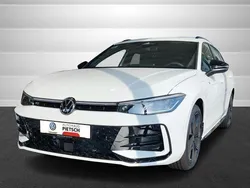 Oryxweiß perlmutteffekt (metallic) Gebraucht 2024 VW Passat Style Kombi | 50.980 € (Fairer Preis)