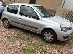Silber Gebraucht 2007 Renault Clio II Kleinwagen | 1.099 €
