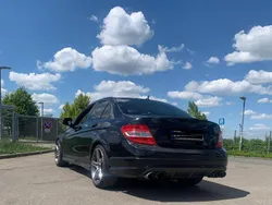 Schwarz Gebraucht 2007 Mercedes R63 AMG AMG Van / Kleinbus | 8.250 €