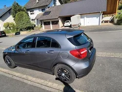 Grau Gebraucht 2014 Mercedes A180 Limousine | 10.900 € (Etwas zu teuer)