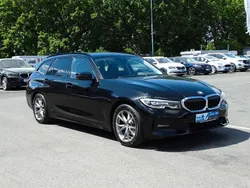 Schwarz ii Gebraucht 2020 BMW 320 Sport Line Kombi | 17.950 € (Fairer Preis)