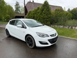 Weiß Gebraucht 2014 Opel Astra Limousine | 3.690 € (Guter Preis)
