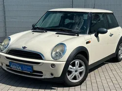 Weiß Gebraucht 2006 Mini ONE Kleinwagen | 2.750 € (Etwas zu teuer)