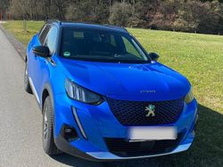 Blau Gebraucht 2021 Peugeot e-2008 SUV | 17.800 € (Fairer Preis)