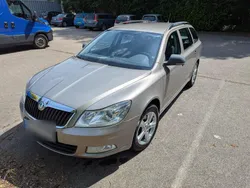 Gold Gebraucht 2011 Skoda Octavia Kombi | 3.700 € (Fairer Preis)