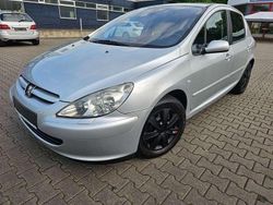 Silber Gebraucht 2003 Peugeot 307 Sport Limousine | 1.650 € (Fairer Preis)