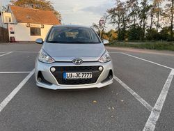 Silber Gebraucht 2017 Hyundai i10 YES! Kleinwagen | 7.900 € (Fairer Preis)