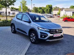Highland grey (metallic) Gebraucht 2021 Dacia Sandero Stepway Kleinwagen | 12.950 € (Guter Preis)