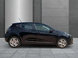Blackpearlschwarz Gebraucht 2025 Renault Clio V Evolution Kleinwagen | 19.790 € (Fairer Preis)