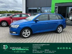Raceblau metallic met. Gebraucht 2021 Skoda Fabia Ambition Kombi | 16.850 € (Fairer Preis)
