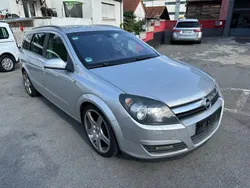 Silber Gebraucht 2005 Opel Astra Elegance Limousine | 1.990 €