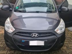 Grau Gebraucht 2012 Hyundai i10 Kleinwagen | 2.800 €