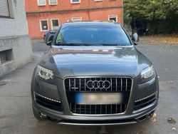 Grau Gebraucht 2011 Audi Q7 SUV | 16.600 € (Fairer Preis)