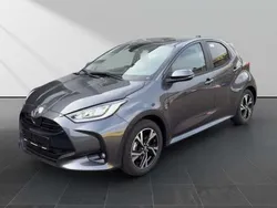 Grau Neu 2025 Toyota Yaris Hybrid Comfort Limousine | 23.480 € (Superpreis)