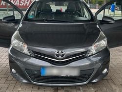 Grau Gebraucht 2012 Toyota Yaris Club Kleinwagen | 4.999 €
