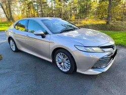 Grau Gebraucht 2020 Toyota Camry Executive Limousine | 20.550 €