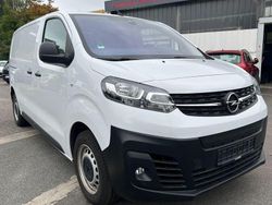 Weiß Gebraucht 2023 Opel Vivaro-e Combi Edition Van | 22.800 €