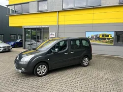 Grau Gebraucht 2016 Citroën Berlingo SELECTION Van / Kleinbus | 9.990 € (Fairer Preis)