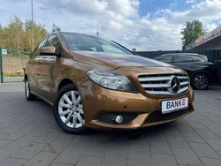 Gelb Gebraucht 2012 Mercedes B180 Van / Kleinbus | 8.990 € (Guter Preis)
