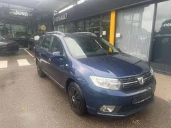 Kosmosblau (blau) Gebraucht 2017 Dacia Logan Lauréate Limousine | 5.700 € (Guter Preis)