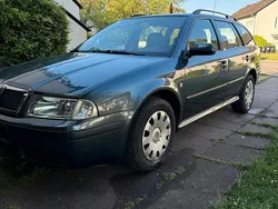 Grau Gebraucht 2006 Skoda Octavia Tour Kombi | 2.600 € (Etwas zu teuer)
