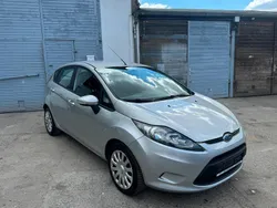 Silber Gebraucht 2010 Ford Fiesta Kleinwagen | 4.999 €