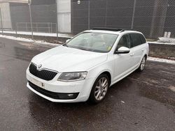 Weiß Gebraucht 2014 Skoda Octavia Elegance Kombi | 6.500 € (Superpreis)