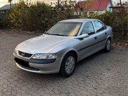 Silber Gebraucht 1998 Opel Vectra Limousine | 1.490 € (Guter Preis)