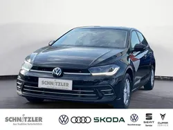 Deep black perleffekt (metallic) Gebraucht 2023 VW Polo Style Limousine | 20.350 € (Guter Preis)