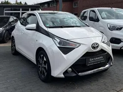 Solid white Gebraucht 2020 Toyota Aygo X-play Kleinwagen | 8.900 € (Guter Preis)