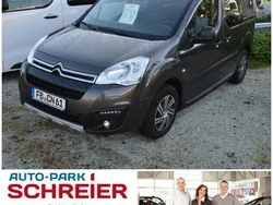 Braun metallic Gebraucht 2017 Citroën Berlingo XTR Van / Kleinbus | 18.996 €