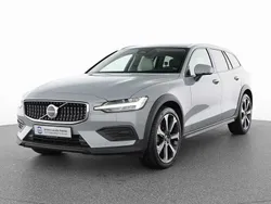 Gebraucht 2023 Volvo V60 CC Kombi | 44.990 € (Teuer)