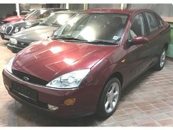 Rot metallic Gebraucht 2001 Ford Focus Ghia Limousine | 2.500 € (Fairer Preis)