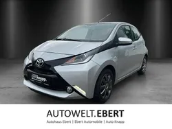 Silver mica Gebraucht 2015 Toyota Aygo X-play Kleinwagen | 9.790 € (Etwas zu teuer)
