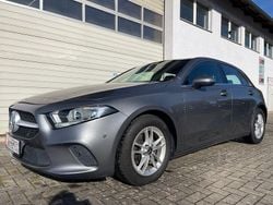 Grau Gebraucht 2019 Mercedes A180 Limousine | 17.999 € (Guter Preis)
