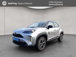 Shimmering silver metall Neu 2025 Toyota Yaris Cross Plus SUV | 33.990 €