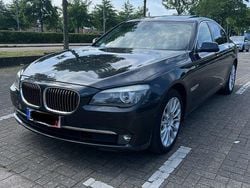 Grau Gebraucht 2010 BMW 730 Limousine | 9.200 € (Fairer Preis)