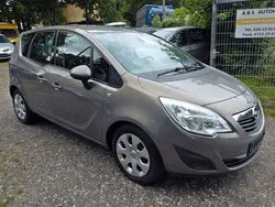Braun Gebraucht 2010 Opel Meriva Edition Van / Kleinbus | 5.600 € (Teuer)