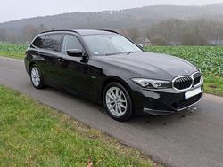 Schwarz Gebraucht 2022 BMW 320e Sport Line Kombi | 26.990 € (Guter Preis)