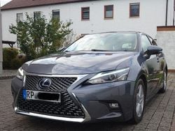 Grau Gebraucht 2020 Lexus CT200h Executive Line Limousine | 22.000 €