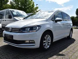 Weiß Gebraucht 2016 VW Touran Highline Van / Kleinbus | 12.490 € (Fairer Preis)