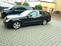 Schwarz Gebraucht 2008 Mercedes E200 Kombi | 2.200 €