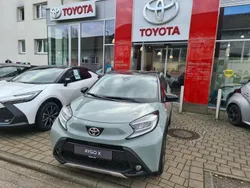 Grün Gebraucht 2024 Toyota Aygo X-plore Kleinwagen | 20.250 € (Fairer Preis)